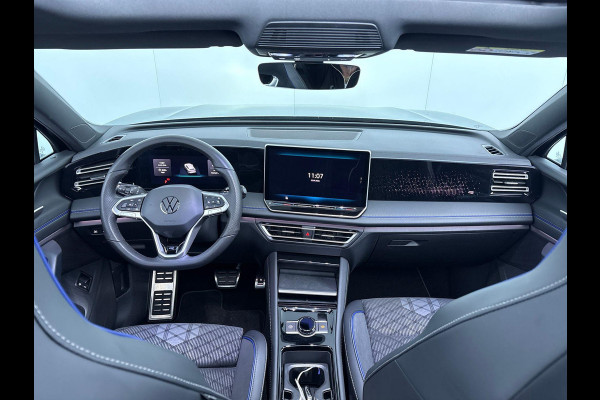 Volkswagen Tiguan 1.5 eHybrid R-Line Edition 272 pk Automaat (DSG) | Verlengde garantie | Navigatie | Panorama dak | Trekhaak (wegklapbaar) | Achteruitrijcamera (park assist) | Rondomzicht camera | Black-Style pakket | R-Line |