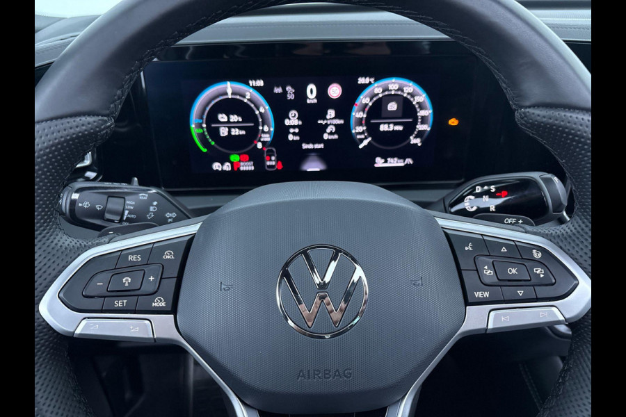 Volkswagen Tiguan 1.5 eHybrid R-Line Edition 272 pk Automaat (DSG) | Verlengde garantie | Navigatie | Panorama dak | Trekhaak (wegklapbaar) | Achteruitrijcamera (park assist) | Rondomzicht camera | Black-Style pakket | R-Line |