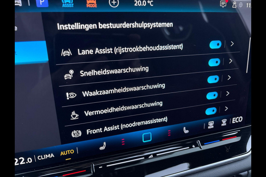 Volkswagen Tiguan 1.5 eHybrid R-Line Edition 272 pk Automaat (DSG) | Verlengde garantie | Navigatie | Panorama dak | Trekhaak (wegklapbaar) | Achteruitrijcamera (park assist) | Rondomzicht camera | Black-Style pakket | R-Line |