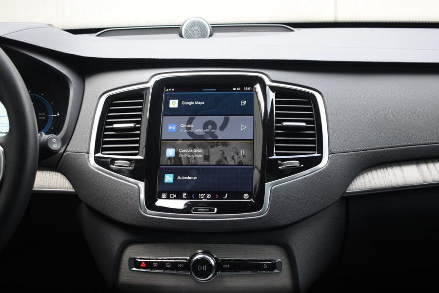 Volvo XC90 T8 455PK Automaat Plug-in hybrid AWD Ultimate Dark / Bowers & Wilkins / Luchtvering / Head Up Display / 360 Camera / Massagestoelen / Gelaagde Zijruiten / Trekhaak /