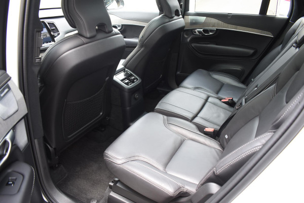 Volvo XC90 T8 455PK Automaat Plug-in hybrid AWD Ultimate Dark / Bowers & Wilkins / Luchtvering / Head Up Display / 360 Camera / Massagestoelen / Gelaagde Zijruiten / Trekhaak /
