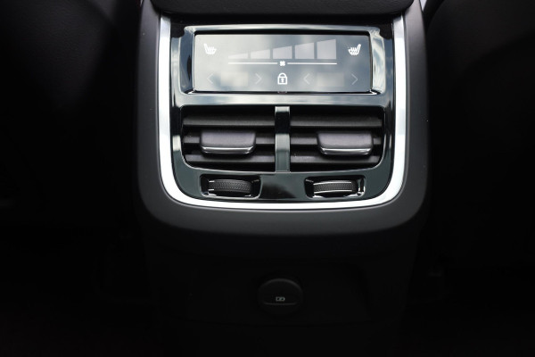 Volvo XC90 T8 455PK Automaat Plug-in hybrid AWD Ultimate Dark / Bowers & Wilkins / Luchtvering / Head Up Display / 360 Camera / Massagestoelen / Gelaagde Zijruiten / Trekhaak /