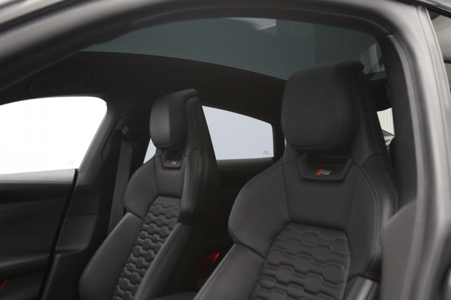 Audi e-tron GT RS 93 kWh 646 PK, SOH 92 %, 4-Wielsturing, Carbon-Pakket, Panoramadak, Luchtvering, Stoelventilatie