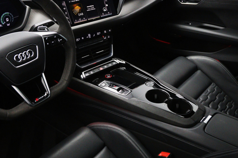 Audi e-tron GT RS 93 kWh 646 PK, SOH 92 %, 4-Wielsturing, Carbon-Pakket, Panoramadak, Luchtvering, Stoelventilatie