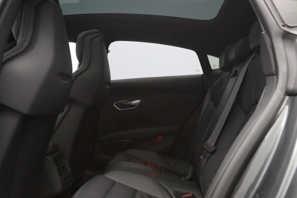 Audi e-tron GT RS 93 kWh 646 PK, SOH 92 %, 4-Wielsturing, Carbon-Pakket, Panoramadak, Luchtvering, Stoelventilatie