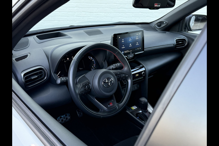 Toyota Yaris Cross 1.5 Hybrid GR Sport | Trekhaak | JBL | HUD | ACC | 18 inch