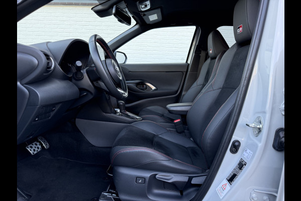 Toyota Yaris Cross 1.5 Hybrid GR Sport | Trekhaak | JBL | HUD | ACC | 18 inch