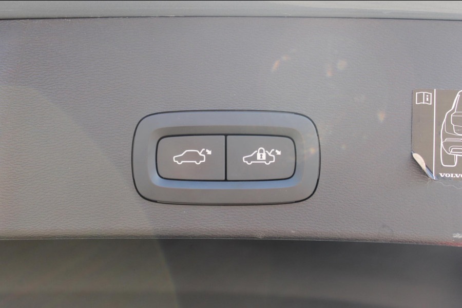 Volvo XC40 T4 211PK Automaat Plug-in hybrid Plus Bright Harman Kardon Audio / DAB+ / Apple Carplay / |Elektrisch bedienbare voorstoelen met geheugen op bestuurdersstoel / 18" lichtmetalen velgen