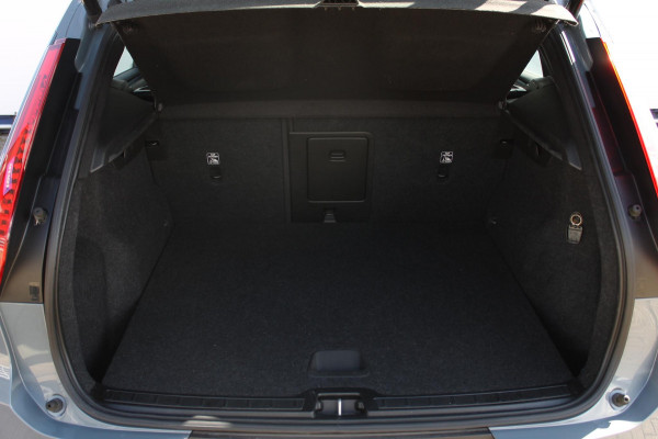 Volvo XC40 T4 211PK Automaat Plug-in hybrid Plus Bright Harman Kardon Audio / DAB+ / Apple Carplay / |Elektrisch bedienbare voorstoelen met geheugen op bestuurdersstoel / 18" lichtmetalen velgen