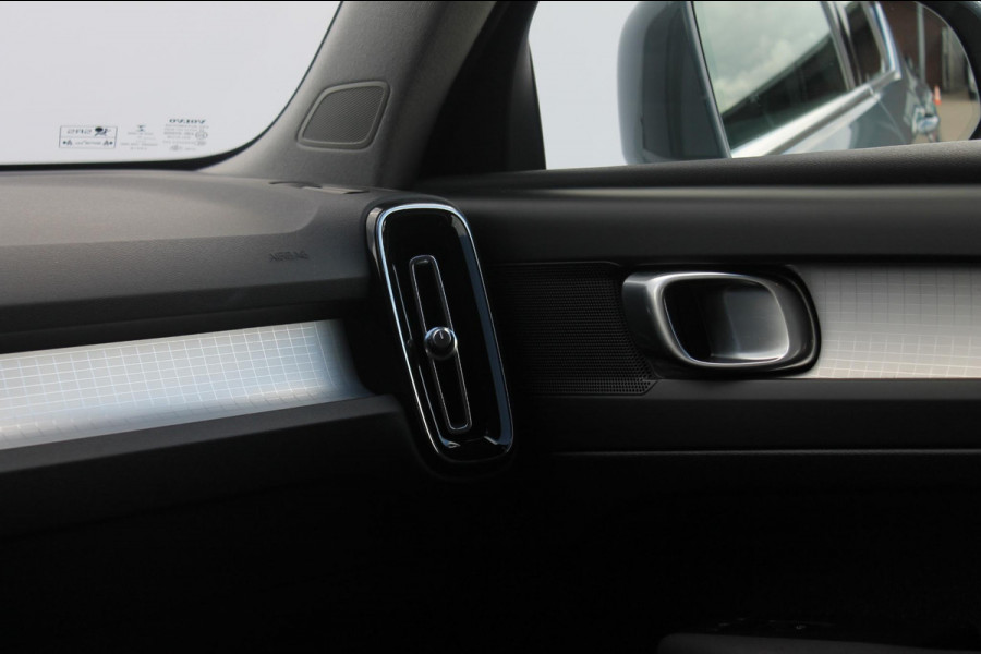 Volvo XC40 T4 211PK Automaat Plug-in hybrid Plus Bright Harman Kardon Audio / DAB+ / Apple Carplay / |Elektrisch bedienbare voorstoelen met geheugen op bestuurdersstoel / 18" lichtmetalen velgen
