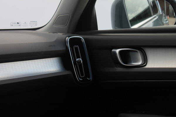 Volvo XC40 T4 211PK Automaat Plug-in hybrid Plus Bright Harman Kardon Audio / DAB+ / Apple Carplay / |Elektrisch bedienbare voorstoelen met geheugen op bestuurdersstoel / 18" lichtmetalen velgen