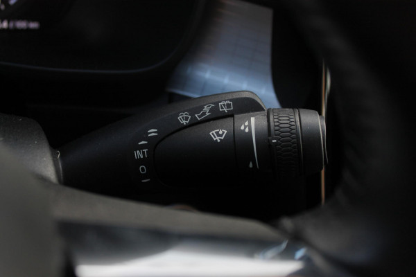 Volvo XC40 T4 211PK Automaat Plug-in hybrid Plus Bright Harman Kardon Audio / DAB+ / Apple Carplay / |Elektrisch bedienbare voorstoelen met geheugen op bestuurdersstoel / 18" lichtmetalen velgen