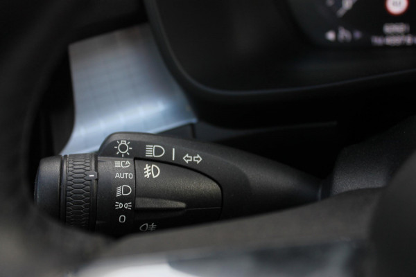 Volvo XC40 T4 211PK Automaat Plug-in hybrid Plus Bright Harman Kardon Audio / DAB+ / Apple Carplay / |Elektrisch bedienbare voorstoelen met geheugen op bestuurdersstoel / 18" lichtmetalen velgen