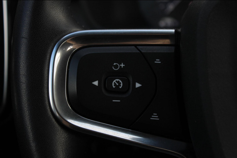 Volvo XC40 T4 211PK Automaat Plug-in hybrid Plus Bright Harman Kardon Audio / DAB+ / Apple Carplay / |Elektrisch bedienbare voorstoelen met geheugen op bestuurdersstoel / 18" lichtmetalen velgen