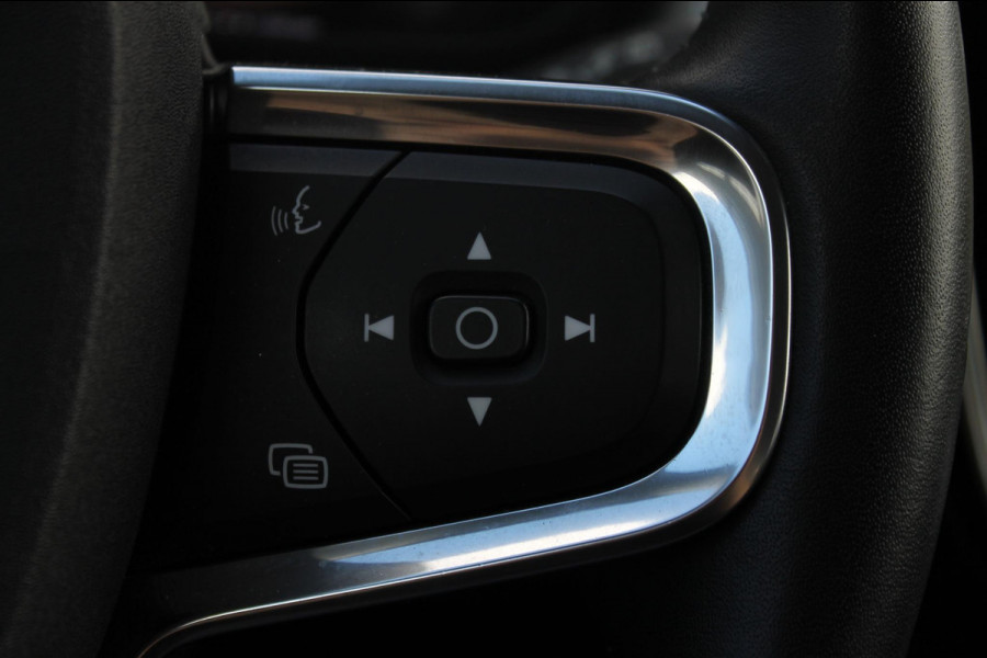 Volvo XC40 T4 211PK Automaat Plug-in hybrid Plus Bright Harman Kardon Audio / DAB+ / Apple Carplay / |Elektrisch bedienbare voorstoelen met geheugen op bestuurdersstoel / 18" lichtmetalen velgen
