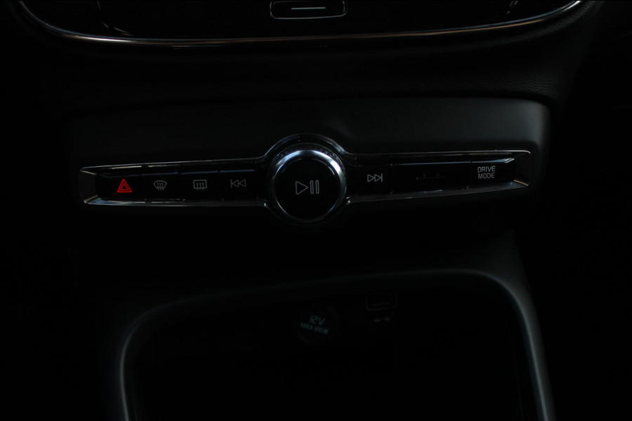 Volvo XC40 T4 211PK Automaat Plug-in hybrid Plus Bright Harman Kardon Audio / DAB+ / Apple Carplay / |Elektrisch bedienbare voorstoelen met geheugen op bestuurdersstoel / 18" lichtmetalen velgen