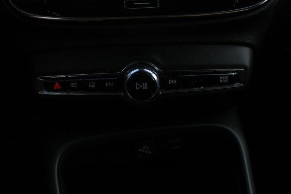 Volvo XC40 T4 211PK Automaat Plug-in hybrid Plus Bright Harman Kardon Audio / DAB+ / Apple Carplay / |Elektrisch bedienbare voorstoelen met geheugen op bestuurdersstoel / 18" lichtmetalen velgen