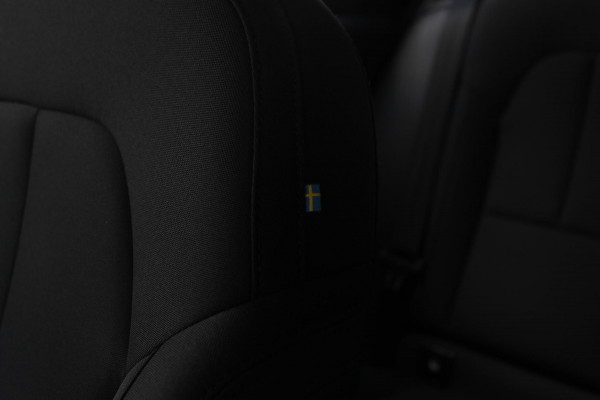 Volvo XC40 T4 211PK Automaat Plug-in hybrid Plus Bright Harman Kardon Audio / DAB+ / Apple Carplay / |Elektrisch bedienbare voorstoelen met geheugen op bestuurdersstoel / 18" lichtmetalen velgen