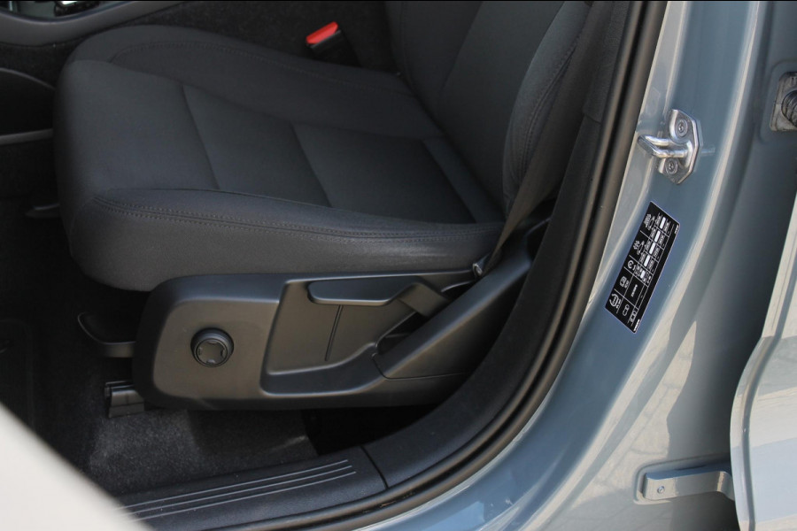 Volvo XC40 T4 211PK Automaat Plug-in hybrid Plus Bright Harman Kardon Audio / DAB+ / Apple Carplay / |Elektrisch bedienbare voorstoelen met geheugen op bestuurdersstoel / 18" lichtmetalen velgen