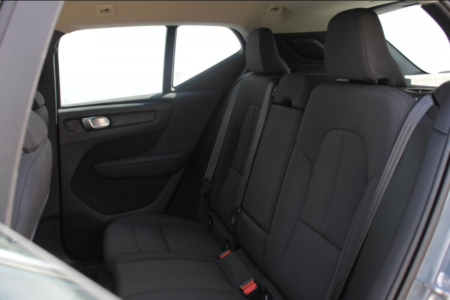 Volvo XC40 T4 211PK Automaat Plug-in hybrid Plus Bright Harman Kardon Audio / DAB+ / Apple Carplay / |Elektrisch bedienbare voorstoelen met geheugen op bestuurdersstoel / 18" lichtmetalen velgen