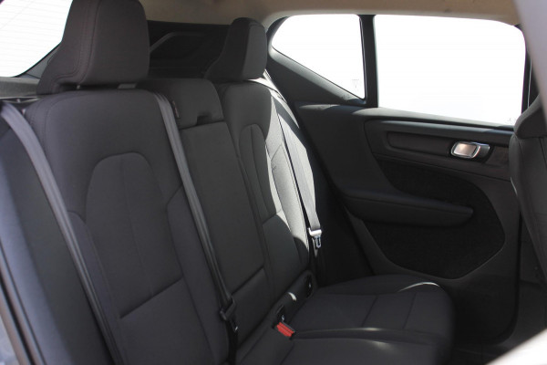 Volvo XC40 T4 211PK Automaat Plug-in hybrid Plus Bright Harman Kardon Audio / DAB+ / Apple Carplay / |Elektrisch bedienbare voorstoelen met geheugen op bestuurdersstoel / 18" lichtmetalen velgen