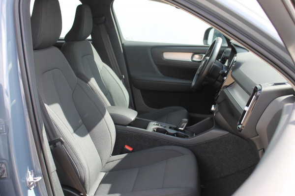 Volvo XC40 T4 211PK Automaat Plug-in hybrid Plus Bright Harman Kardon Audio / DAB+ / Apple Carplay / |Elektrisch bedienbare voorstoelen met geheugen op bestuurdersstoel / 18" lichtmetalen velgen