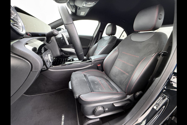 Mercedes-Benz A-Klasse 180 AUT-7 AMG Line Night Premium Stoelverwarming Camera Apple Carplay Android Auto Navi Ecc Keyless-go Pdc Cruise Control Regensensor Privacy Glas Led-High Performance Isofix Bluetooth DAB 1e Eigenaar Origineel Nederlandse Auto