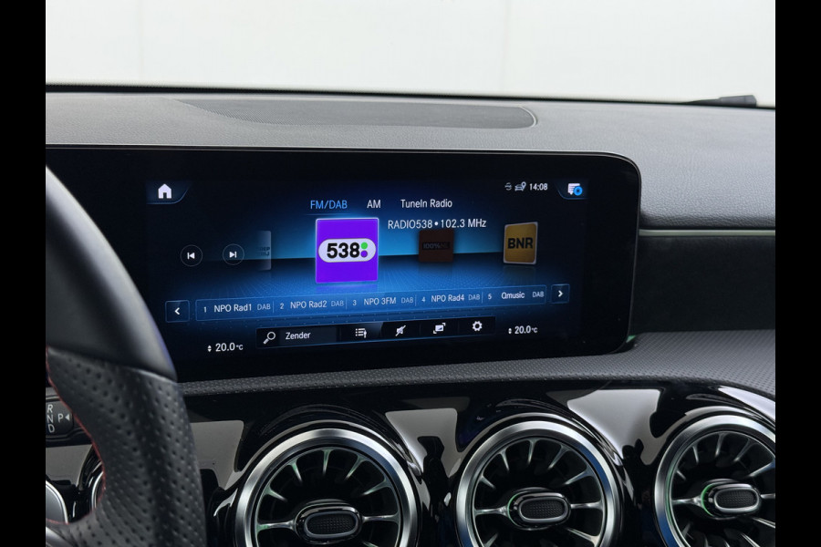Mercedes-Benz A-Klasse 180 AUT-7 AMG Line Night Premium Stoelverwarming Camera Apple Carplay Android Auto Navi Ecc Keyless-go Pdc Cruise Control Regensensor Privacy Glas Led-High Performance Isofix Bluetooth DAB 1e Eigenaar Origineel Nederlandse Auto