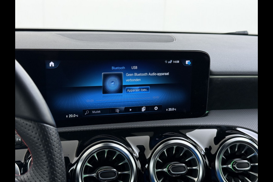 Mercedes-Benz A-Klasse 180 AUT-7 AMG Line Night Premium Stoelverwarming Camera Apple Carplay Android Auto Navi Ecc Keyless-go Pdc Cruise Control Regensensor Privacy Glas Led-High Performance Isofix Bluetooth DAB 1e Eigenaar Origineel Nederlandse Auto
