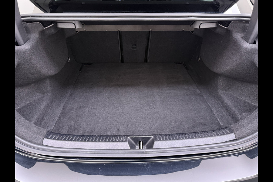 Mercedes-Benz A-Klasse 180 AUT-7 AMG Line Night Premium Stoelverwarming Camera Apple Carplay Android Auto Navi Ecc Keyless-go Pdc Cruise Control Regensensor Privacy Glas Led-High Performance Isofix Bluetooth DAB 1e Eigenaar Origineel Nederlandse Auto