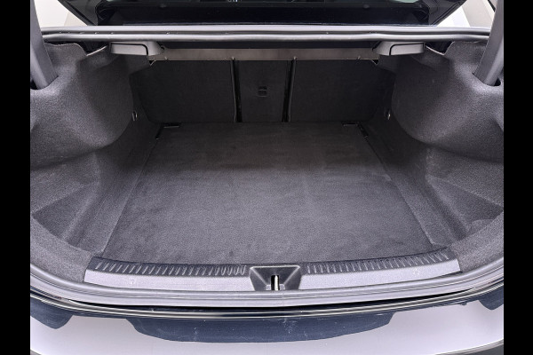 Mercedes-Benz A-Klasse 180 AUT-7 AMG Line Night Premium Stoelverwarming Camera Apple Carplay Android Auto Navi Ecc Keyless-go Pdc Cruise Control Regensensor Privacy Glas Led-High Performance Isofix Bluetooth DAB 1e Eigenaar Origineel Nederlandse Auto