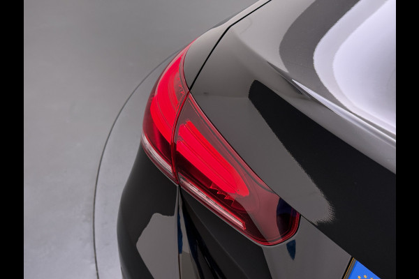 Mercedes-Benz A-Klasse 180 AUT-7 AMG Line Night Premium Stoelverwarming Camera Apple Carplay Android Auto Navi Ecc Keyless-go Pdc Cruise Control Regensensor Privacy Glas Led-High Performance Isofix Bluetooth DAB 1e Eigenaar Origineel Nederlandse Auto