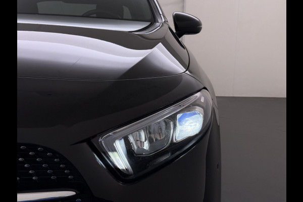 Mercedes-Benz A-Klasse 180 AUT-7 AMG Line Night Premium Stoelverwarming Camera Apple Carplay Android Auto Navi Ecc Keyless-go Pdc Cruise Control Regensensor Privacy Glas Led-High Performance Isofix Bluetooth DAB 1e Eigenaar Origineel Nederlandse Auto