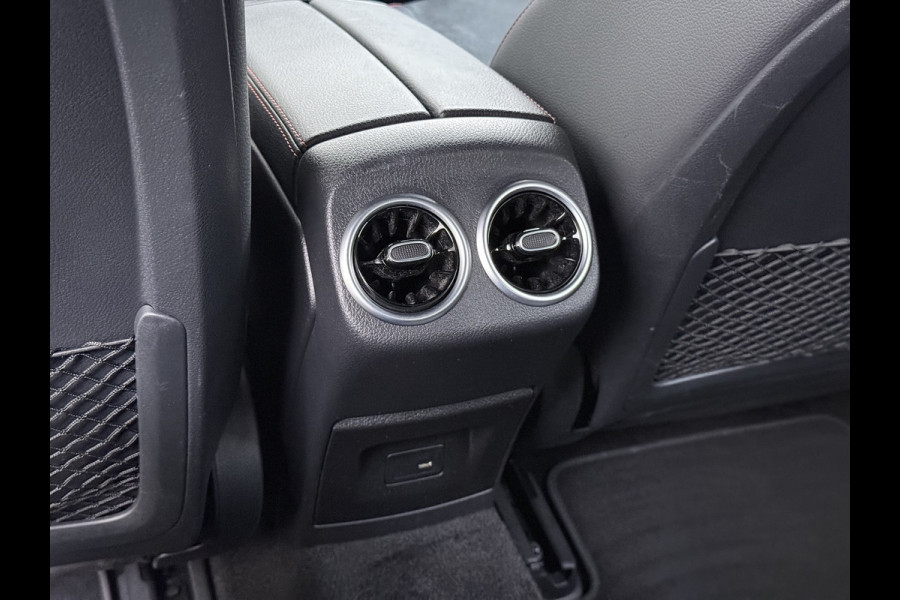 Mercedes-Benz A-Klasse 180 AUT-7 AMG Line Night Premium Stoelverwarming Camera Apple Carplay Android Auto Navi Ecc Keyless-go Pdc Cruise Control Regensensor Privacy Glas Led-High Performance Isofix Bluetooth DAB 1e Eigenaar Origineel Nederlandse Auto