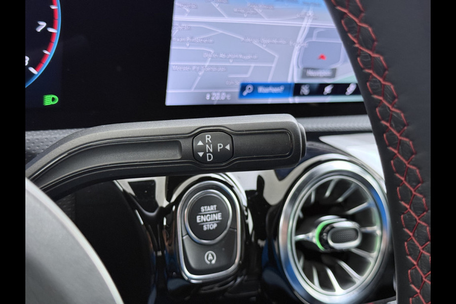 Mercedes-Benz A-Klasse 180 AUT-7 AMG Line Night Premium Stoelverwarming Camera Apple Carplay Android Auto Navi Ecc Keyless-go Pdc Cruise Control Regensensor Privacy Glas Led-High Performance Isofix Bluetooth DAB 1e Eigenaar Origineel Nederlandse Auto
