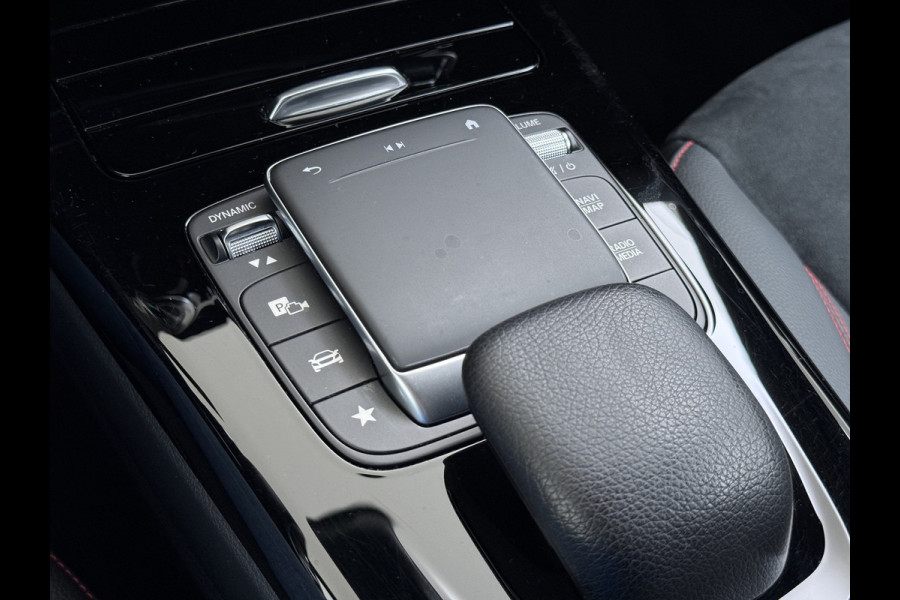 Mercedes-Benz A-Klasse 180 AUT-7 AMG Line Night Premium Stoelverwarming Camera Apple Carplay Android Auto Navi Ecc Keyless-go Pdc Cruise Control Regensensor Privacy Glas Led-High Performance Isofix Bluetooth DAB 1e Eigenaar Origineel Nederlandse Auto