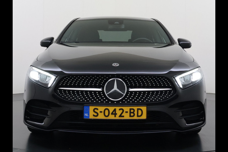 Mercedes-Benz A-Klasse 180 AUT-7 AMG Line Night Premium Stoelverwarming Camera Apple Carplay Android Auto Navi Ecc Keyless-go Pdc Cruise Control Regensensor Privacy Glas Led-High Performance Isofix Bluetooth DAB 1e Eigenaar Origineel Nederlandse Auto