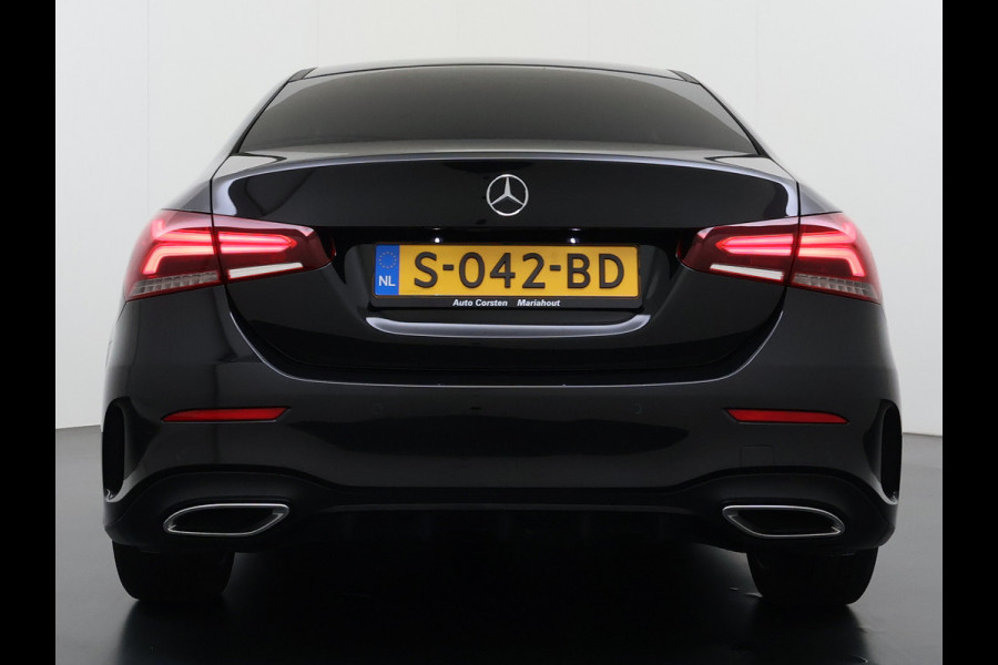 Mercedes-Benz A-Klasse 180 AUT-7 AMG Line Night Premium Stoelverwarming Camera Apple Carplay Android Auto Navi Ecc Keyless-go Pdc Cruise Control Regensensor Privacy Glas Led-High Performance Isofix Bluetooth DAB 1e Eigenaar Origineel Nederlandse Auto