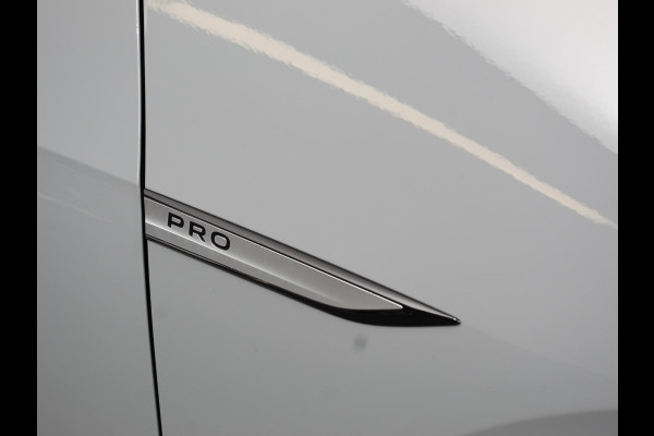 Volkswagen ID.3 Pro 58 kWh SOH 92% Navigatie Apple CarPlay Android Auto Parkeerhulp Adaptive Cruise Control Stoel- en stuurverwarming Full Led Climate Control Lichtmetalen velgen