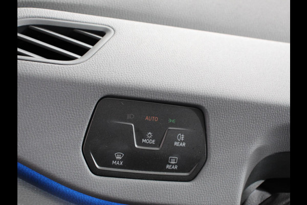 Volkswagen ID.3 Pro 58 kWh SOH 92% Navigatie Apple CarPlay Android Auto Parkeerhulp Adaptive Cruise Control Stoel- en stuurverwarming Full Led Climate Control Lichtmetalen velgen