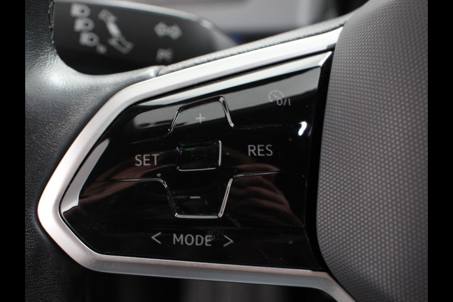 Volkswagen ID.3 Pro 58 kWh SOH 92% Navigatie Apple CarPlay Android Auto Parkeerhulp Adaptive Cruise Control Stoel- en stuurverwarming Full Led Climate Control Lichtmetalen velgen