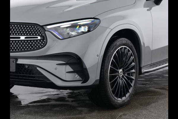Mercedes-Benz GLC 300 e 4MATIC AMG Plug-In Hybride | AMG Premium Line | Night Pakket | Panoramadak | Digital Light | Memory Voorstoelen | 20 Inch AMG Velgen. Inclusief 24 maanden MB Certified garantie voor Europa.