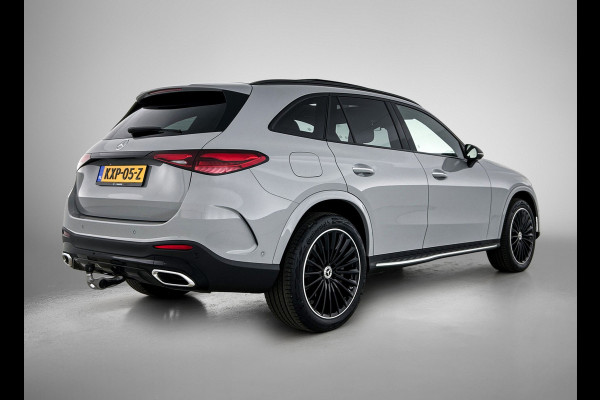Mercedes-Benz GLC 300 e 4MATIC AMG Plug-In Hybride | AMG Premium Line | Night Pakket | Panoramadak | Digital Light | Memory Voorstoelen | 20 Inch AMG Velgen. Inclusief 24 maanden MB Certified garantie voor Europa.