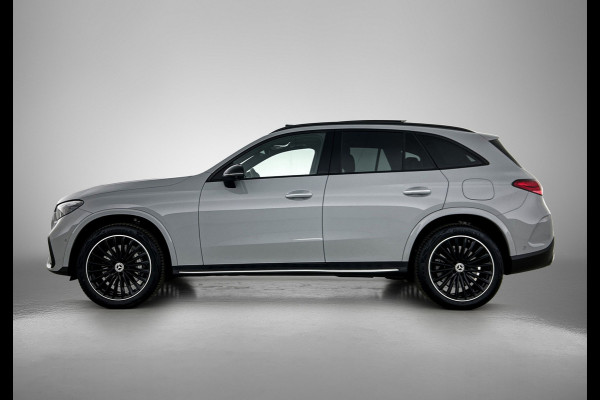Mercedes-Benz GLC 300 e 4MATIC AMG Plug-In Hybride | AMG Premium Line | Night Pakket | Panoramadak | Digital Light | Memory Voorstoelen | 20 Inch AMG Velgen. Inclusief 24 maanden MB Certified garantie voor Europa.