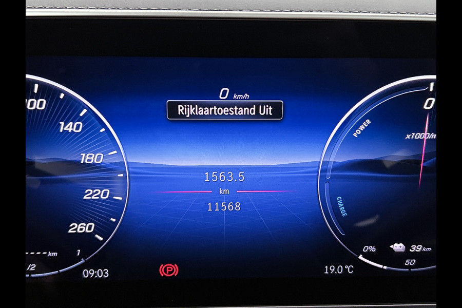 Mercedes-Benz GLC 300 e 4MATIC AMG Plug-In Hybride | AMG Premium Line | Night Pakket | Panoramadak | Digital Light | Memory Voorstoelen | 20 Inch AMG Velgen. Inclusief 24 maanden MB Certified garantie voor Europa.