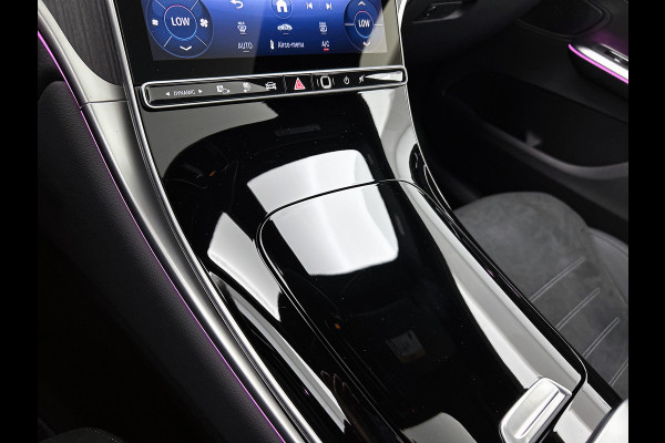 Mercedes-Benz GLC 300 e 4MATIC AMG Plug-In Hybride | AMG Premium Line | Night Pakket | Panoramadak | Digital Light | Memory Voorstoelen | 20 Inch AMG Velgen. Inclusief 24 maanden MB Certified garantie voor Europa.