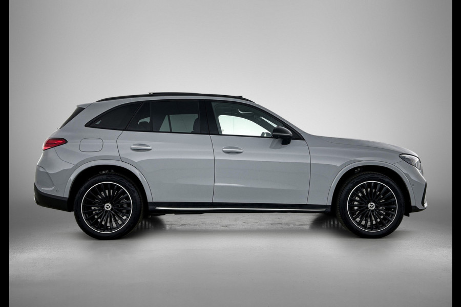 Mercedes-Benz GLC 300 e 4MATIC AMG Plug-In Hybride | AMG Premium Line | Night Pakket | Panoramadak | Digital Light | Memory Voorstoelen | 20 Inch AMG Velgen. Inclusief 24 maanden MB Certified garantie voor Europa.