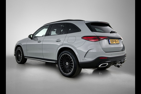 Mercedes-Benz GLC 300 e 4MATIC AMG Plug-In Hybride | AMG Premium Line | Night Pakket | Panoramadak | Digital Light | Memory Voorstoelen | 20 Inch AMG Velgen. Inclusief 24 maanden MB Certified garantie voor Europa.
