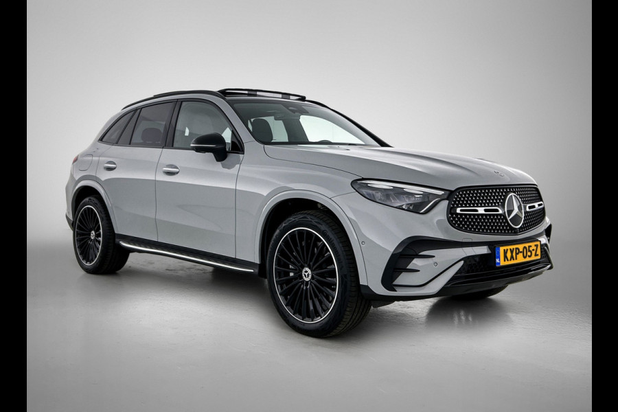 Mercedes-Benz GLC 300 e 4MATIC AMG Plug-In Hybride | AMG Premium Line | Night Pakket | Panoramadak | Digital Light | Memory Voorstoelen | 20 Inch AMG Velgen. Inclusief 24 maanden MB Certified garantie voor Europa.