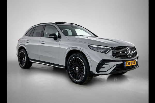 Mercedes-Benz GLC 300 e 4MATIC AMG Plug-In Hybride | AMG Premium Line | Night Pakket | Panoramadak | Digital Light | Memory Voorstoelen | 20 Inch AMG Velgen. Inclusief 24 maanden MB Certified garantie voor Europa.